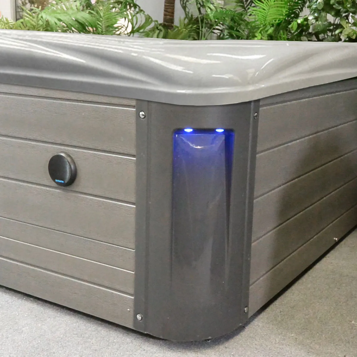 Blue Whale Spa Zuma X Max 112-Jet 6 Person Hot Tub - Delivered and Ins